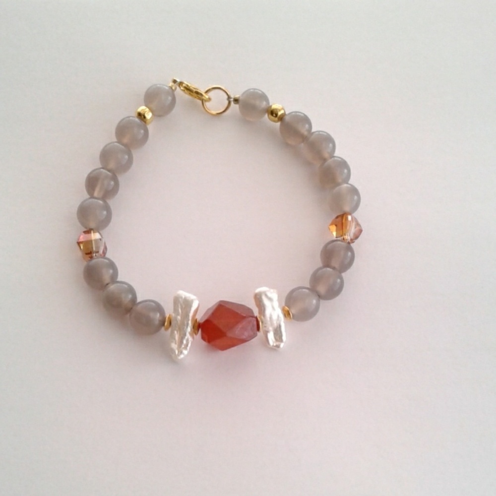 Biwa White Freshwater Pearl Carnelian Bracelet